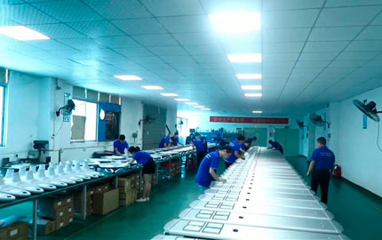 Ligne de production de réverbères LED solaire